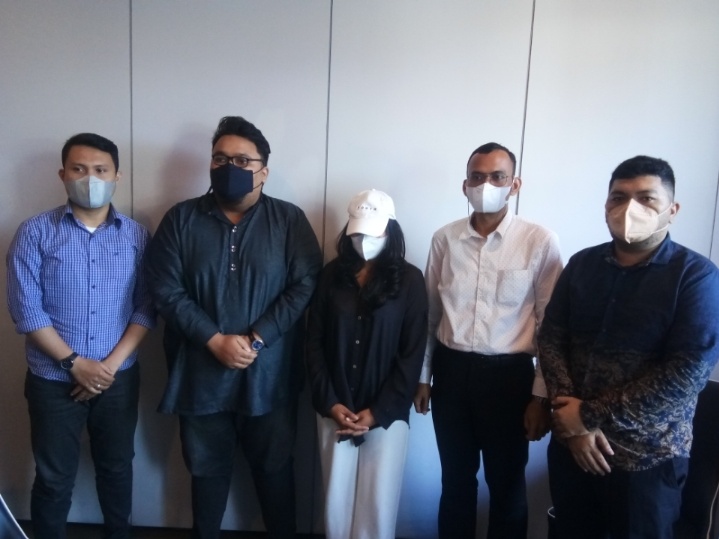 Korban YI bersama Kuasa Hukum