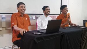 H. Syamril, S.T., M.Pd.
(Direktur Sekolah Islam Athirah), Ibnu Hajar, S.Pd.,
(Ketua Panitia PPDB 2023-2024), Sukri (Divisi Humas)