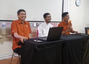 H. Syamril, S.T., M.Pd. (Direktur Sekolah Islam Athirah), Ibnu Hajar, S.Pd., (Ketua Panitia PPDB 2023-2024), Sukri (Divisi Humas)