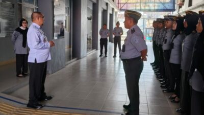 Karutan Makassar memberikan arahan kepada jajaran dalam apel pagi (Foto: Int)